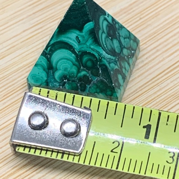 Malachite Pyramid - Picture 8 of 11